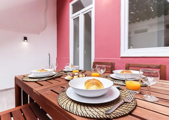 Апартаменти Portucale ! Design With Terrace Лісабон